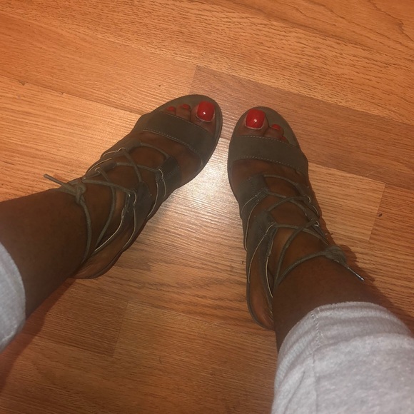 Shoes - Picture 2 of 3